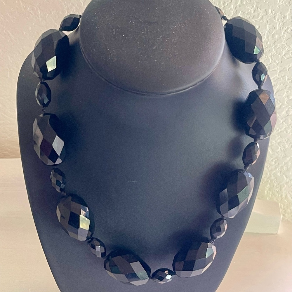 Beautiful Vintage Black Glass Beaded Necklace.